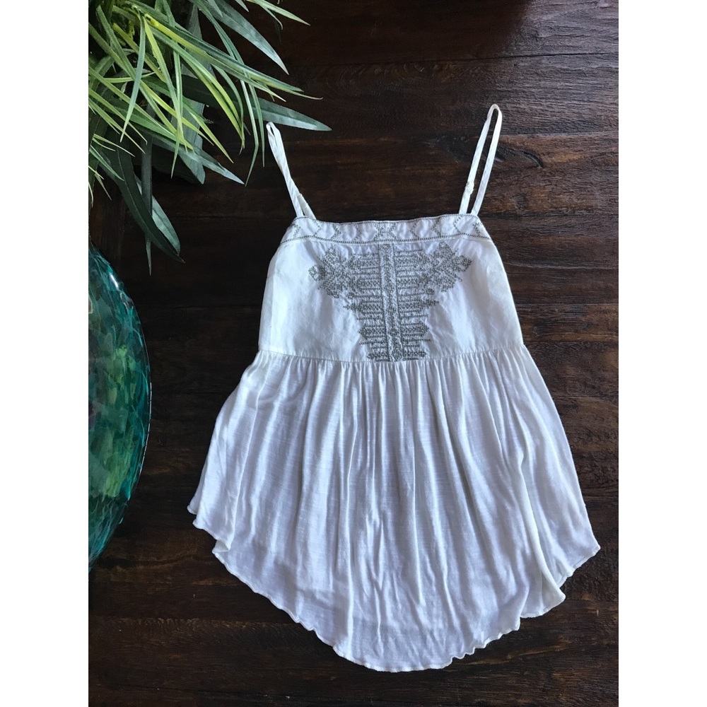 Sun & Shadow fit and flare white tank top (xs)